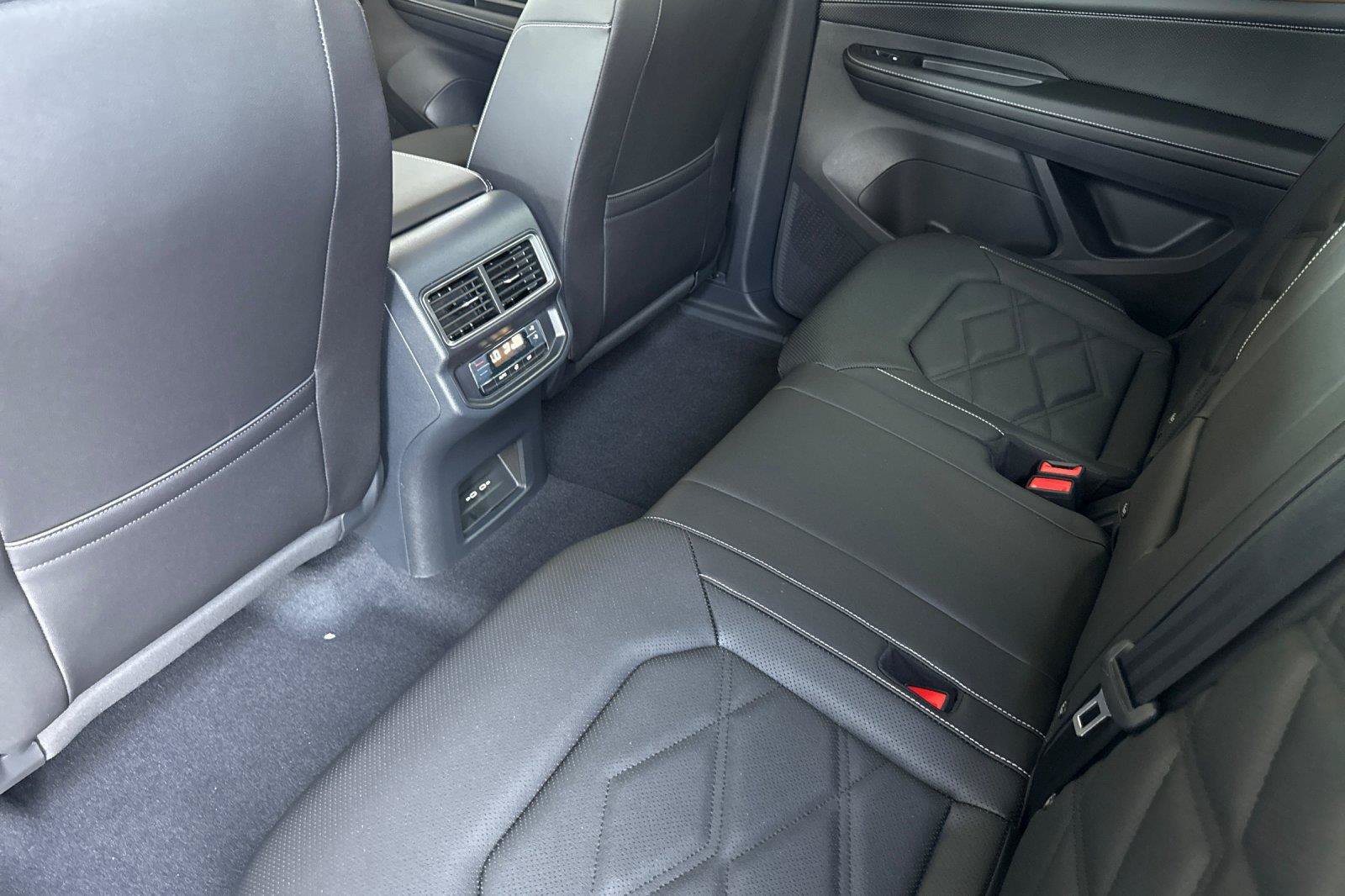 New 2026 Volkswagen Atlas SE FWD image 11