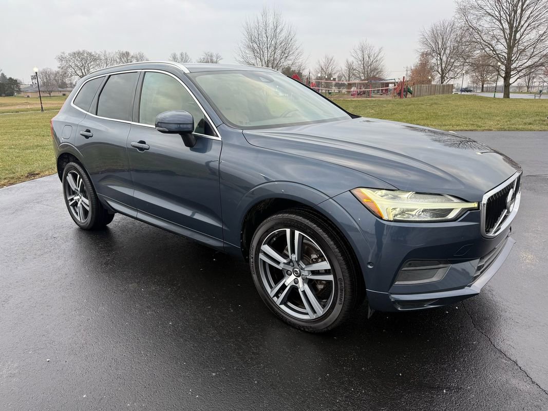 Used 2018 Volvo XC60 T5 Momentum w/ Vision Package image 3
