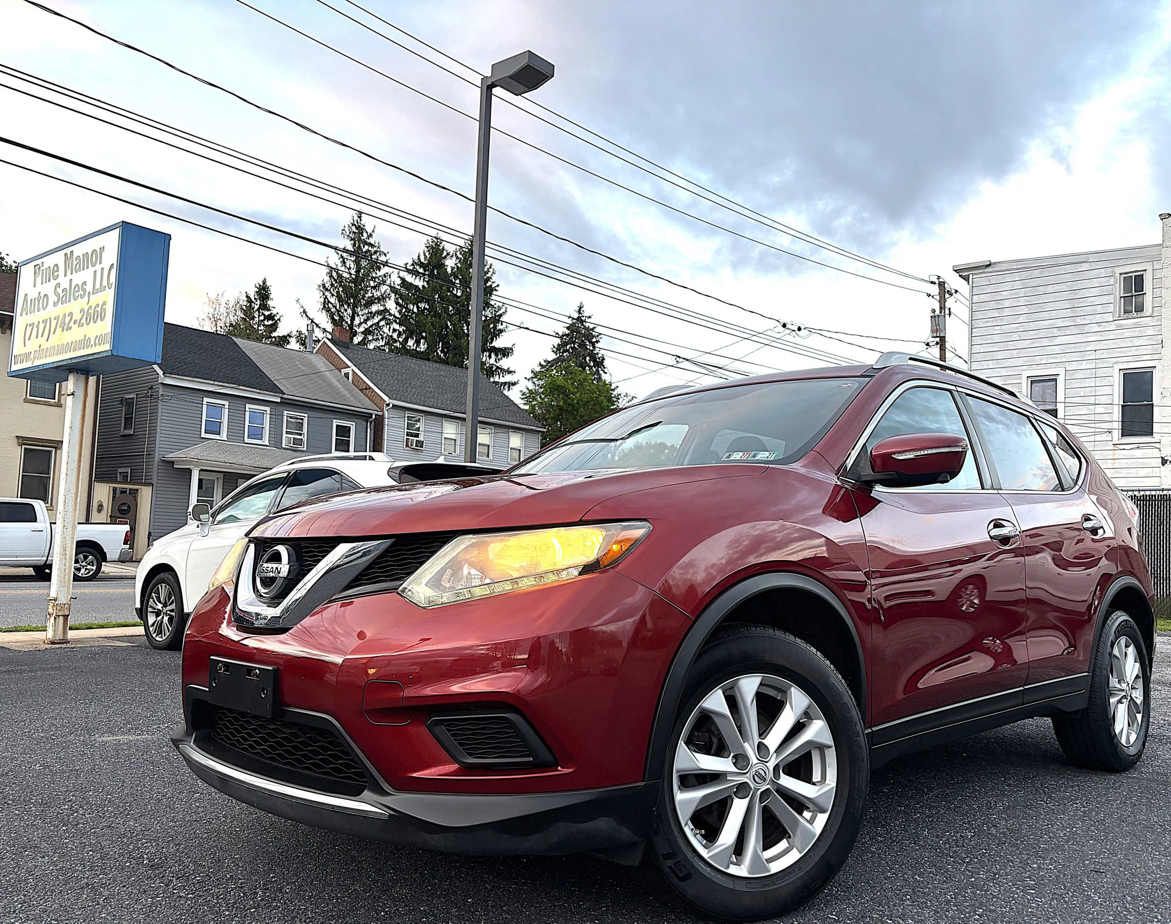 Used 2015 Nissan Rogue SV w/ SV Premium Package AWD/4WD image 1