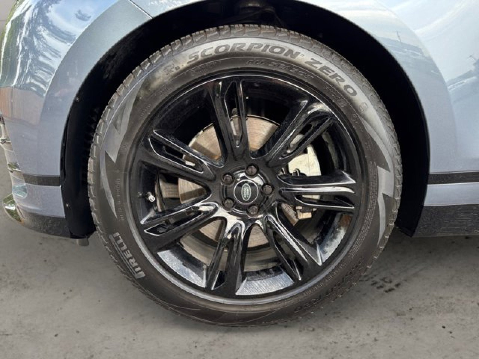 Certified 2022 Land Rover Range Rover Velar R-Dynamic S image 9