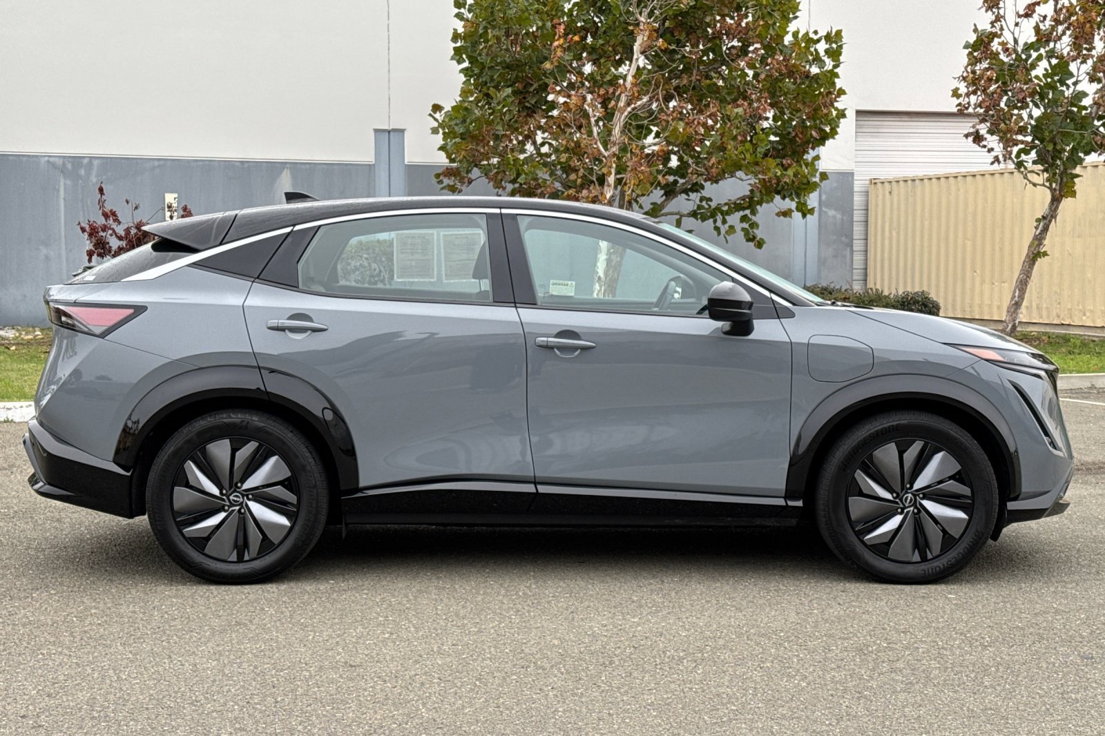 Used 2024 Nissan Ariya FWD image 3