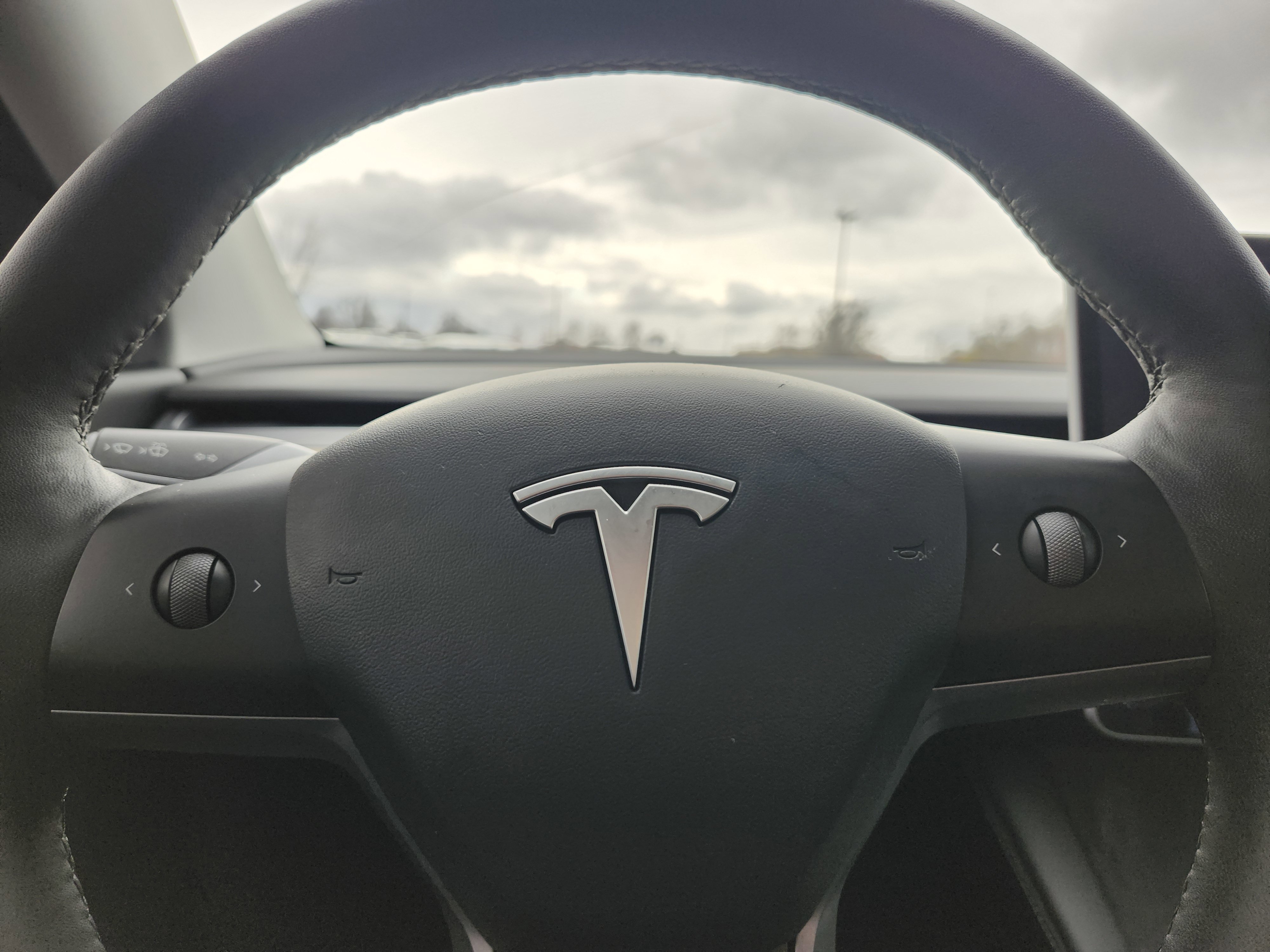 Used 2021 Tesla Model Y Long Range image 31