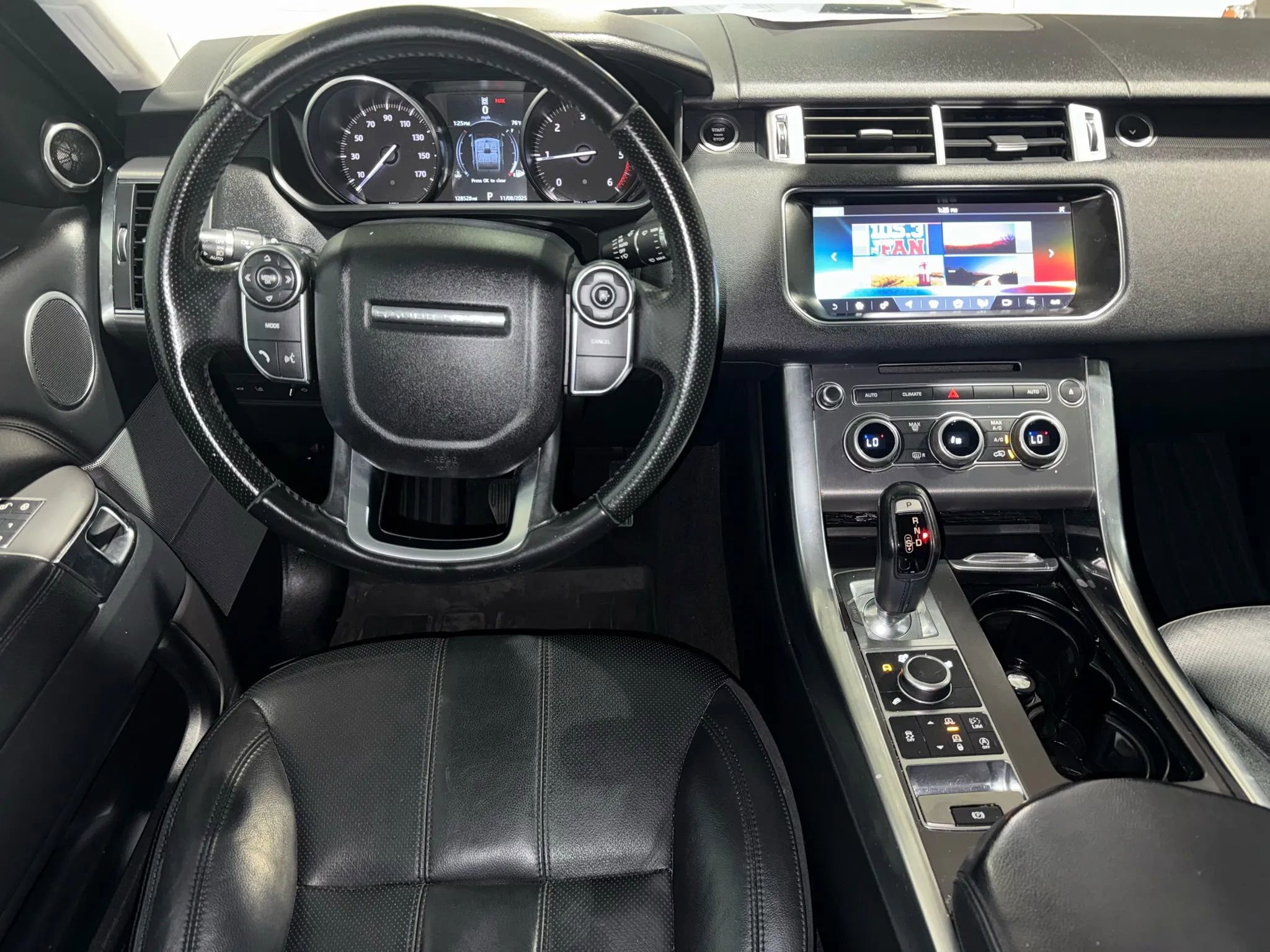 Used 2017 Land Rover Range Rover Sport SE image 13