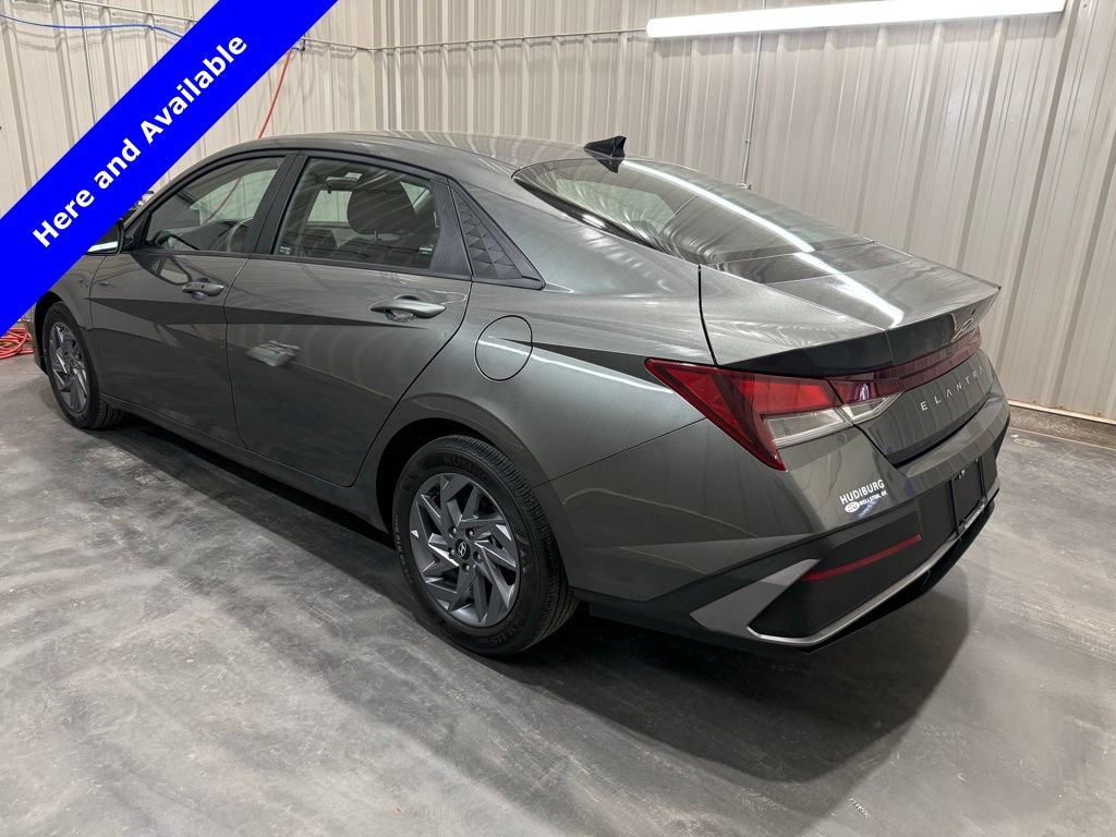 Used 2024 Hyundai Elantra SEL FWD image 18