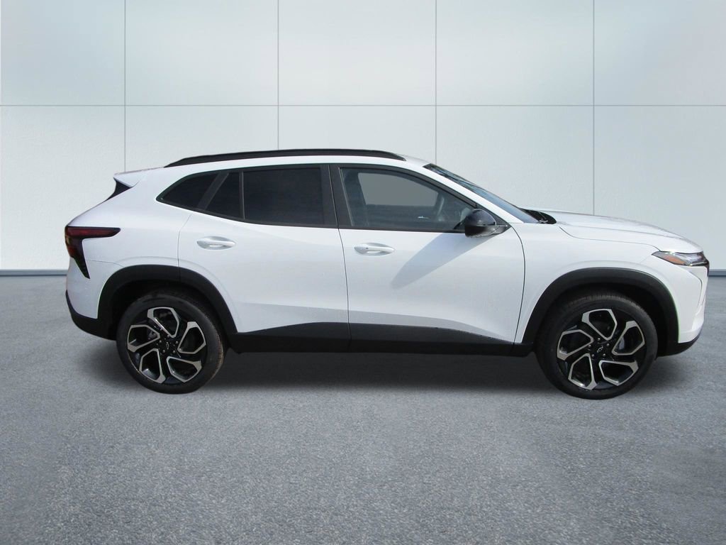 New 2026 Chevrolet Trax RS w/ Sunroof Package FWD image 7