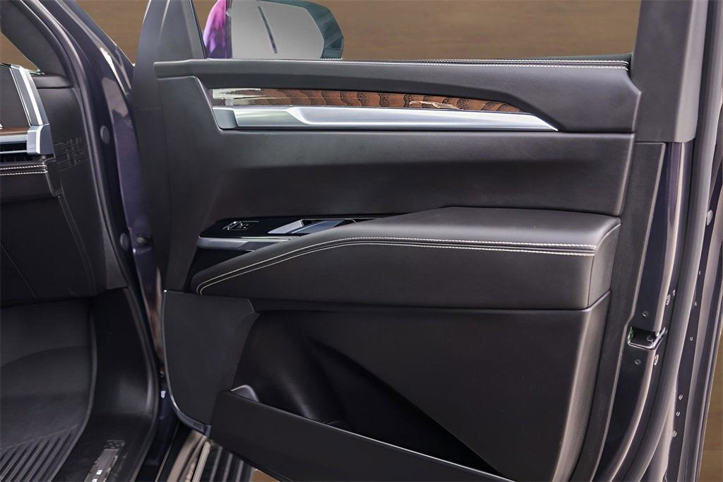 Certified 2025 Cadillac Escalade Sport Platinum w/ LPO, ONYX Package image 31