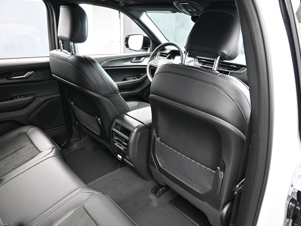 New 2025 Jeep Grand Cherokee Altitude image 37