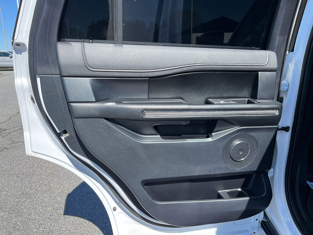 Used 2020 Ford Expedition XLT w/ Equipment Group 202A AWD/4WD image 28