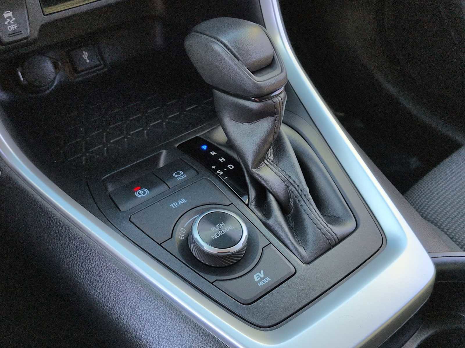 Used 2021 Toyota RAV4 LE image 31