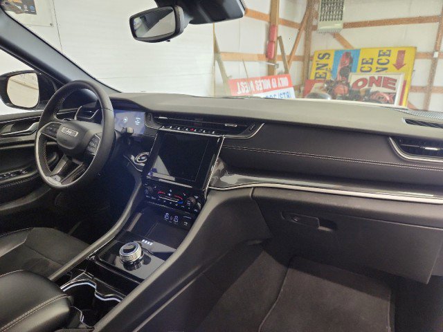 Used 2023 Jeep Grand Cherokee L Laredo image 10