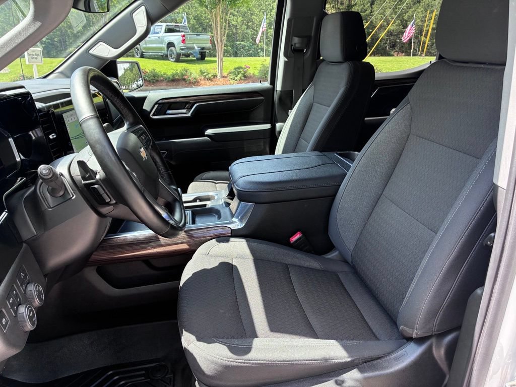 Used 2025 Chevrolet Silverado 1500 LT AWD/4WD image 23