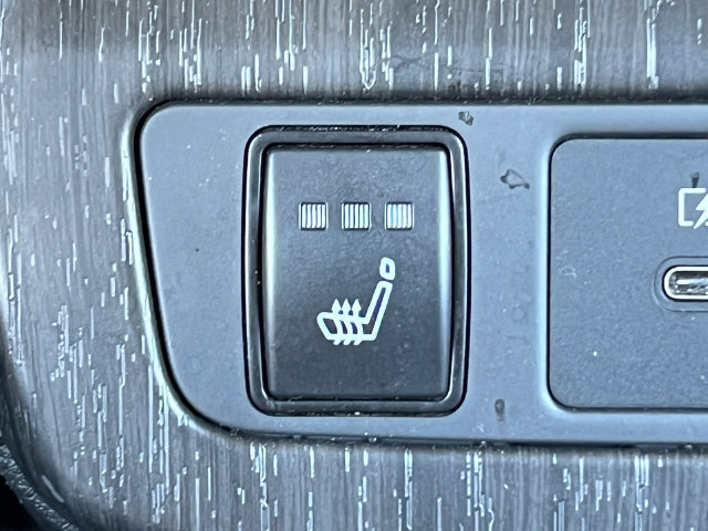 Used 2024 Nissan Ariya AWD image 35