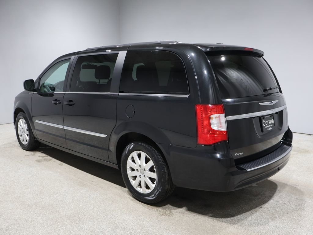 Used 2015 Chrysler Town & Country Touring image 4