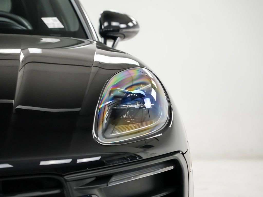 Used 2025 Porsche Macan image 6