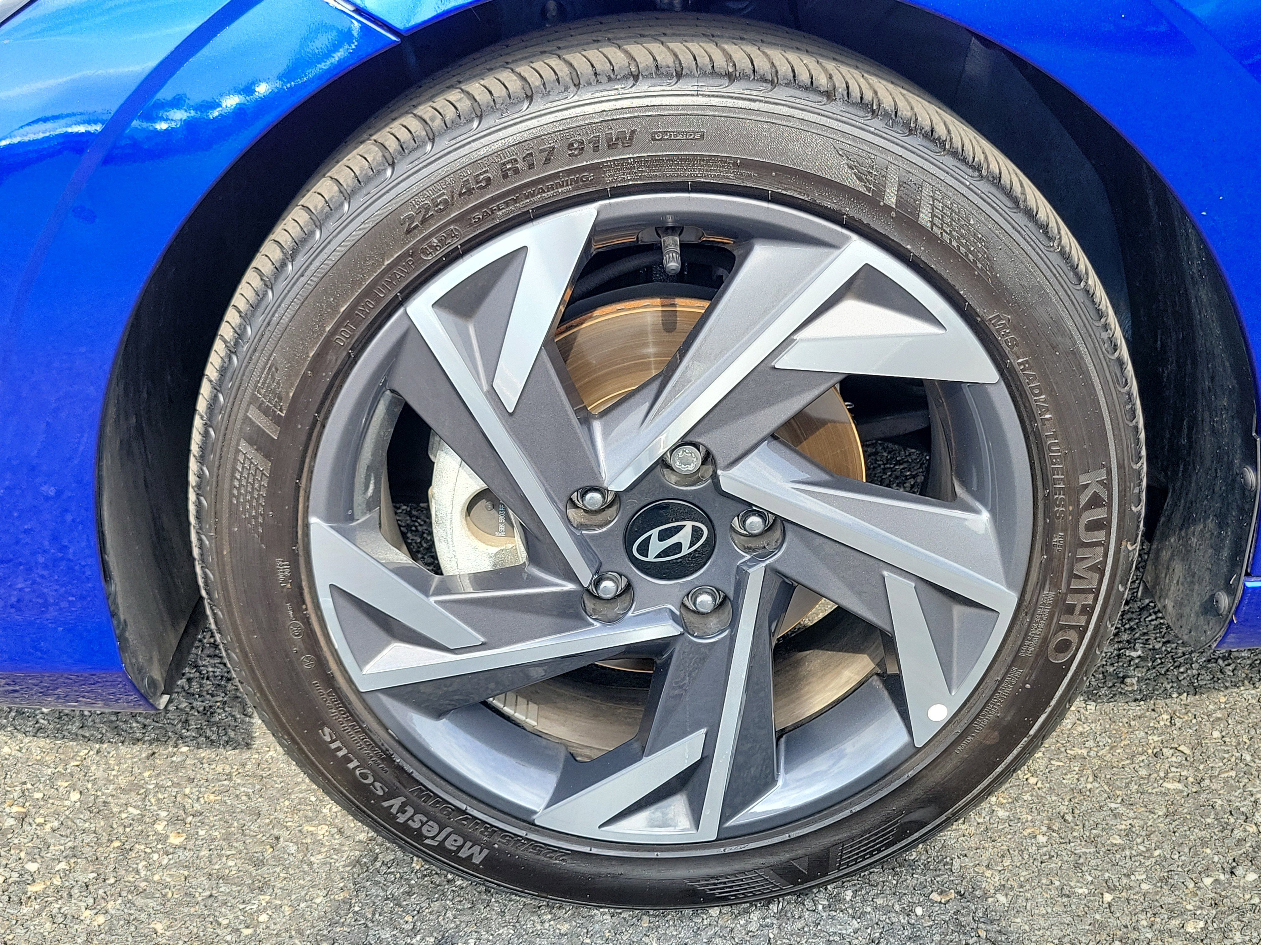 Certified 2025 Hyundai Elantra Sport image 25