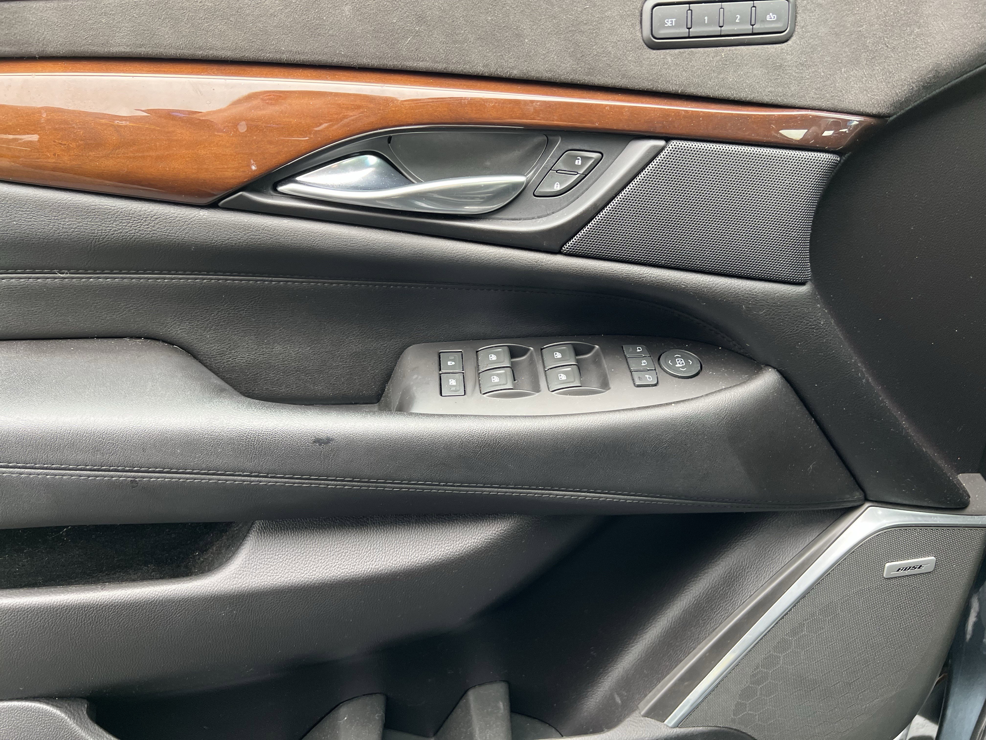 Used 2019 Cadillac Escalade ESV Luxury AWD/4WD image 14