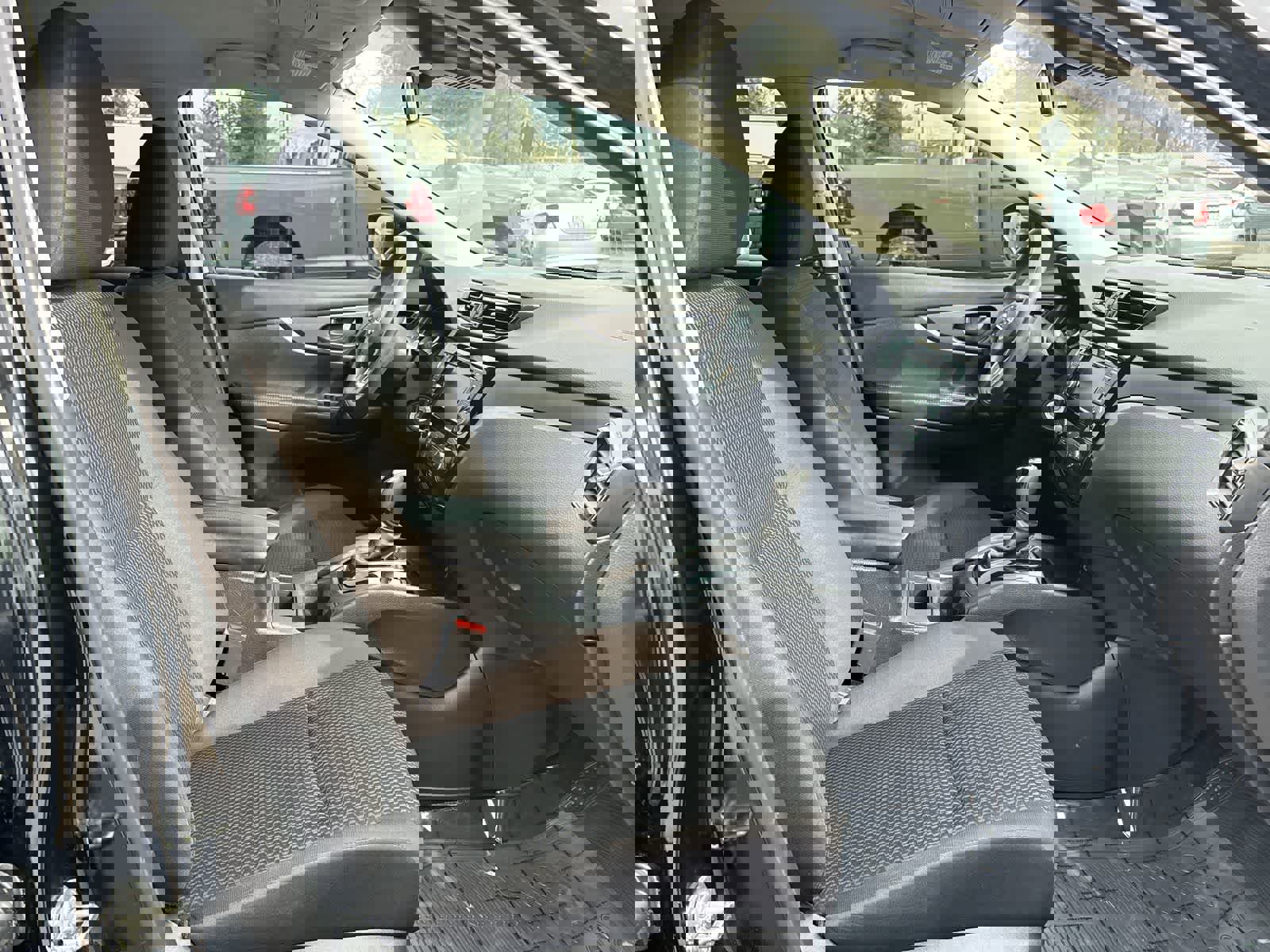 Used 2022 Nissan Rogue Sport S image 7