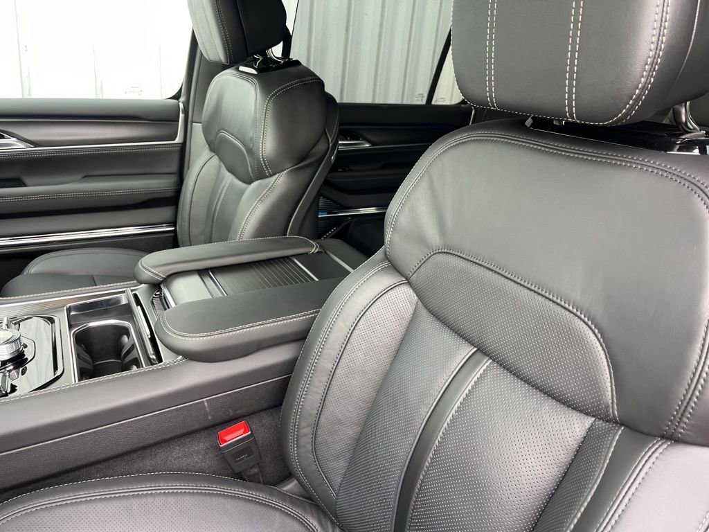 New 2026 Jeep Grand Wagoneer Summit image 30