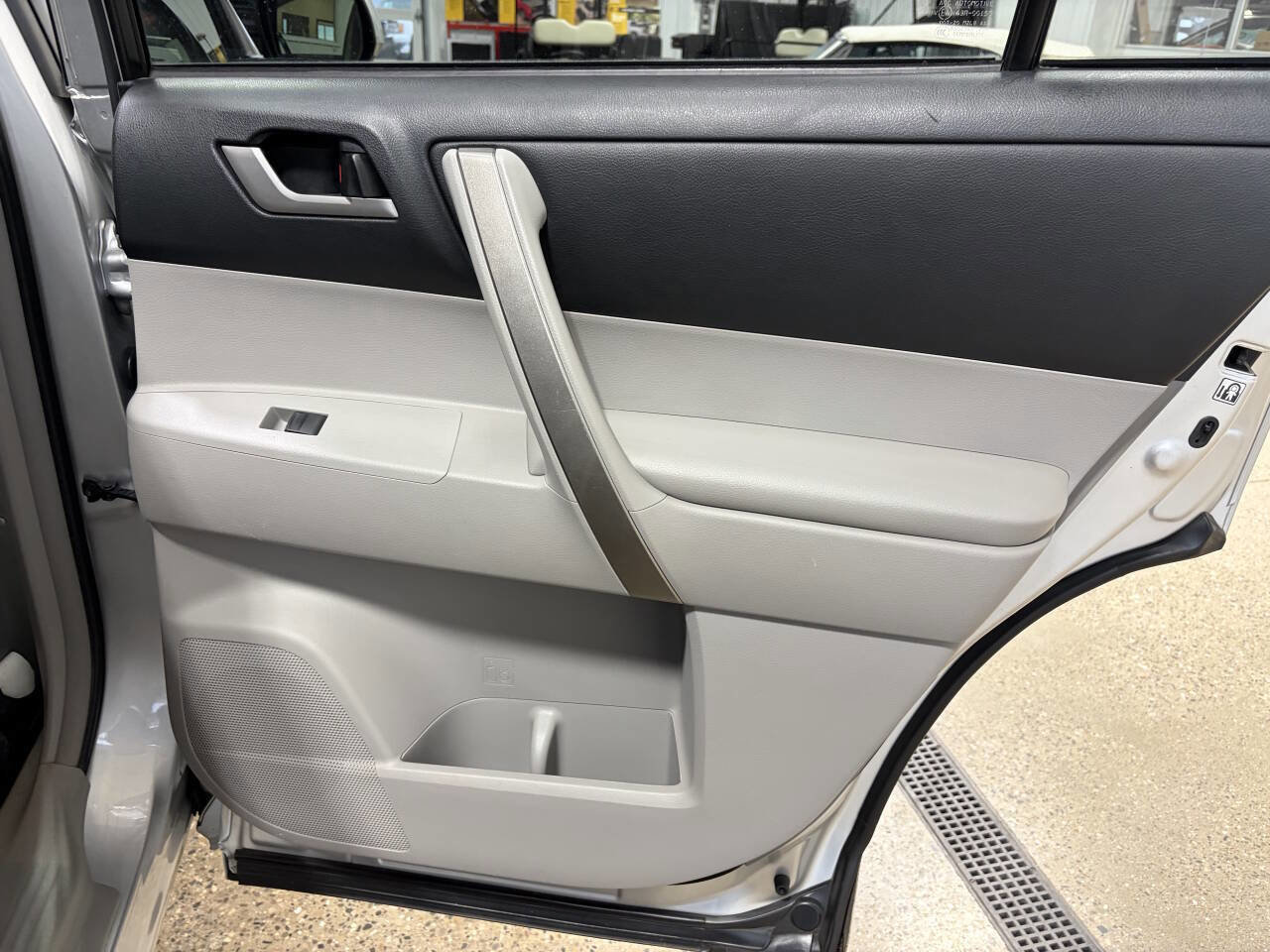 Used 2013 Toyota Highlander 4WD Hybrid image 36