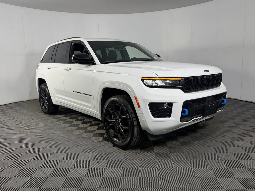 Used 2025 Jeep Grand Cherokee Limited 4xe AWD/4WD image 3