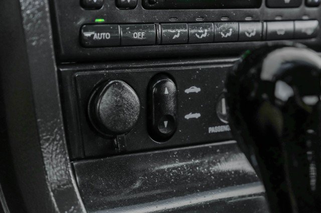 Used 2002 Ford Thunderbird image 23
