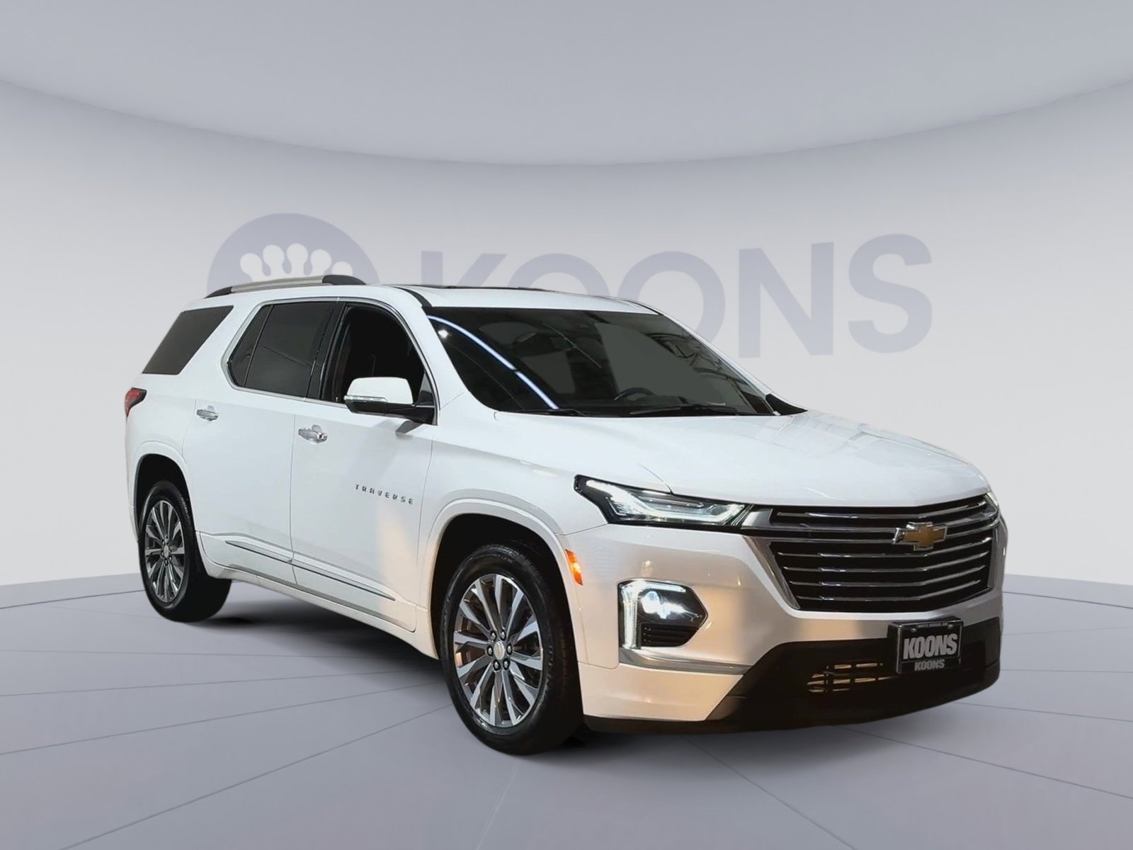 Used 2023 Chevrolet Traverse Premier image 2