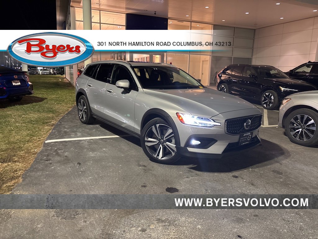 Certified 2025 Volvo V60 B5 Cross Country Plus image 1