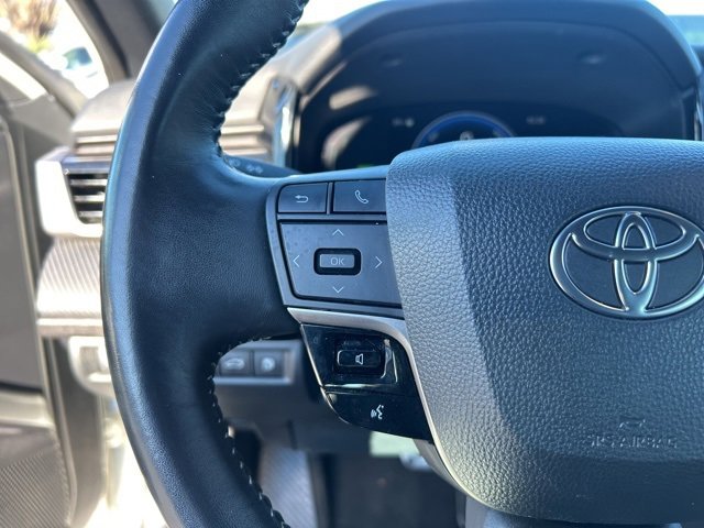 Used 2025 Toyota Camry SE image 18