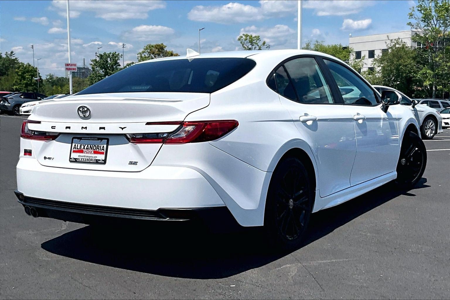 Used 2025 Toyota Camry SE w/ Convenience Package FWD image 12
