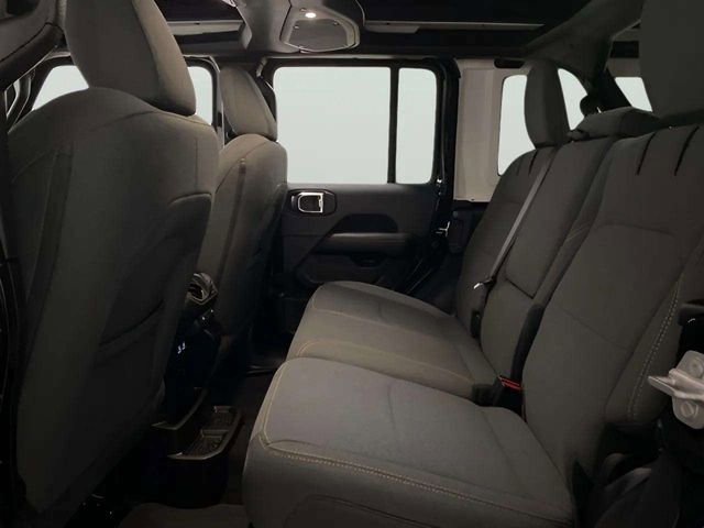 Used 2025 Jeep Wrangler Unlimited Sahara w/ Safety Group image 16