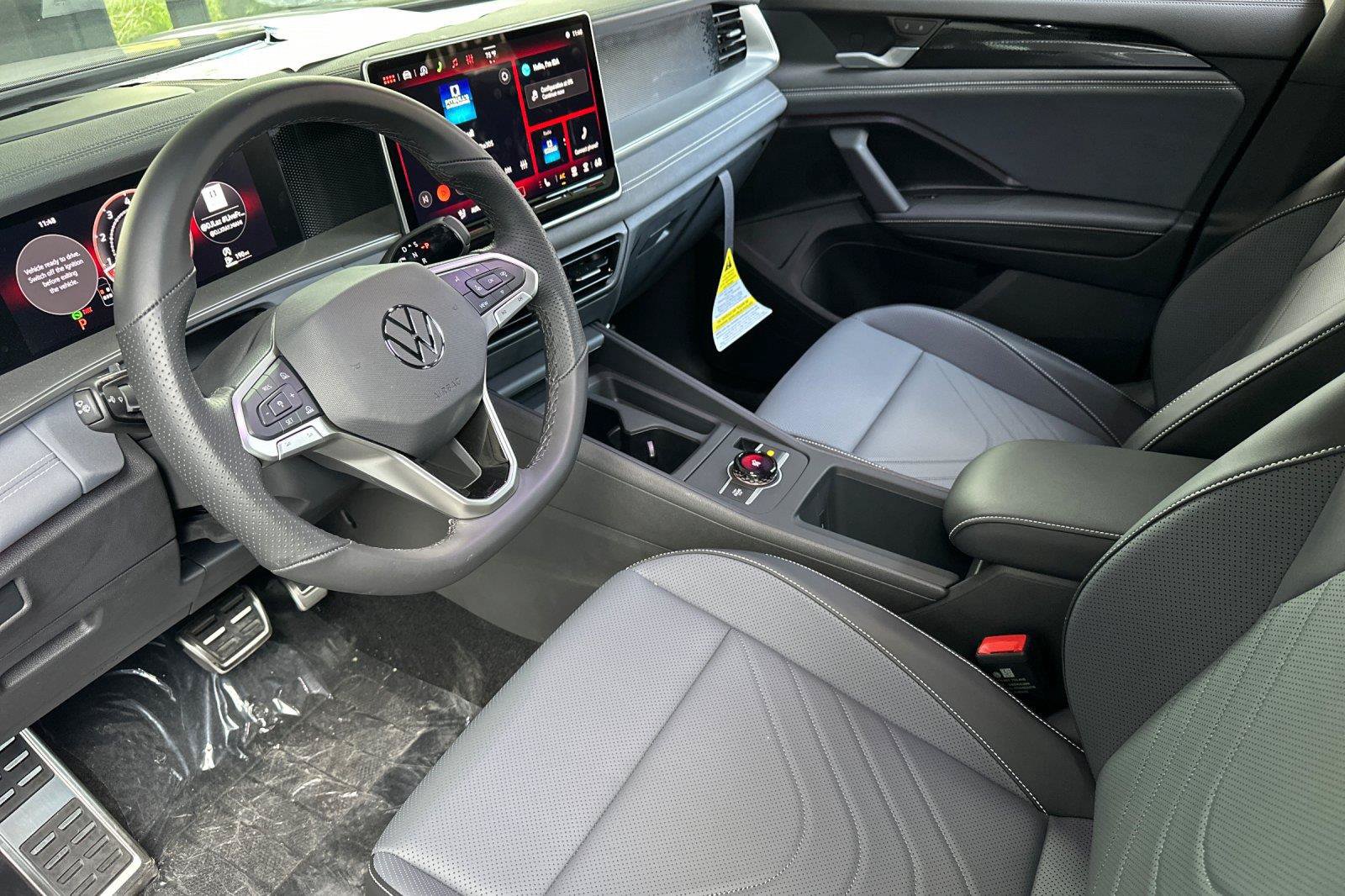 New 2026 Volkswagen Tiguan SE R-Line FWD image 9