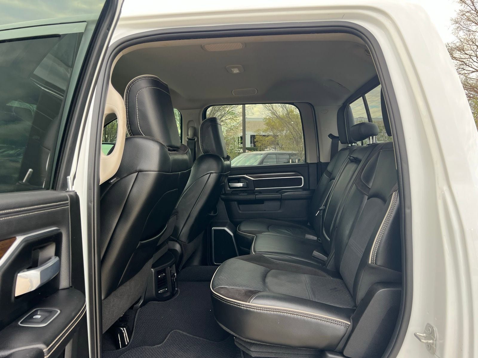 Used 2024 RAM 2500 Laramie AWD/4WD image 24