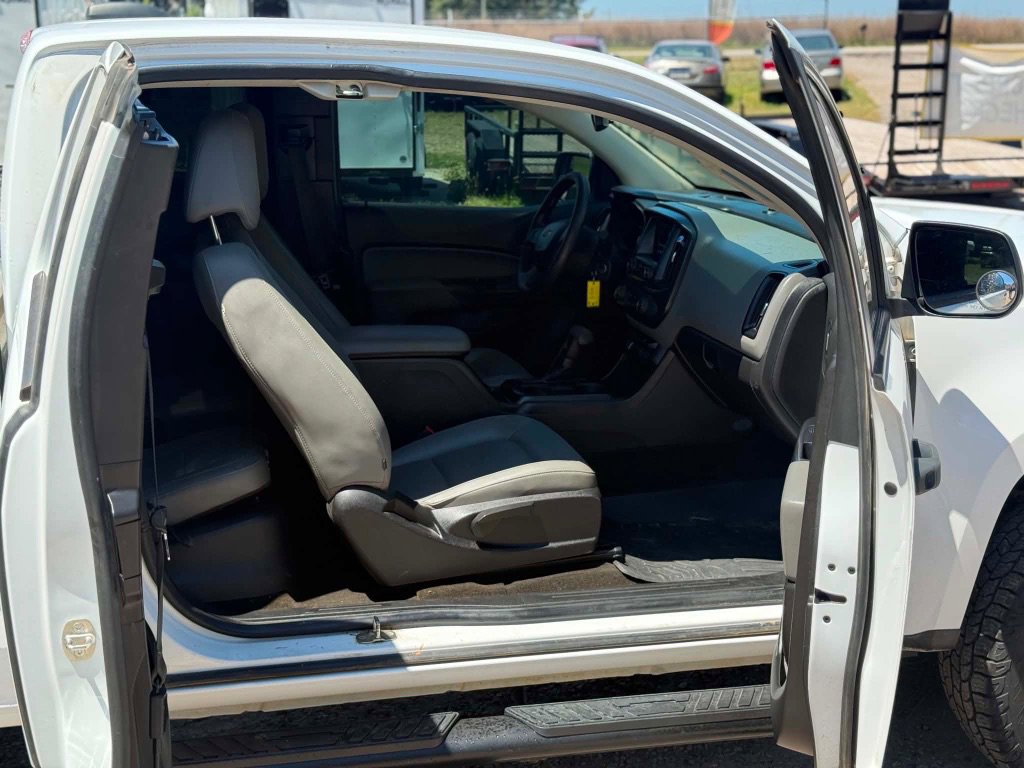 Used 2015 Chevrolet Colorado W/T RWD image 9