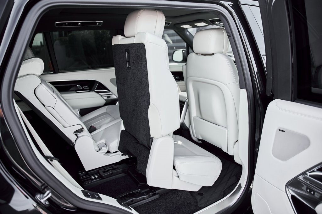 Used 2024 Land Rover Range Rover Long Wheelbase SE image 52