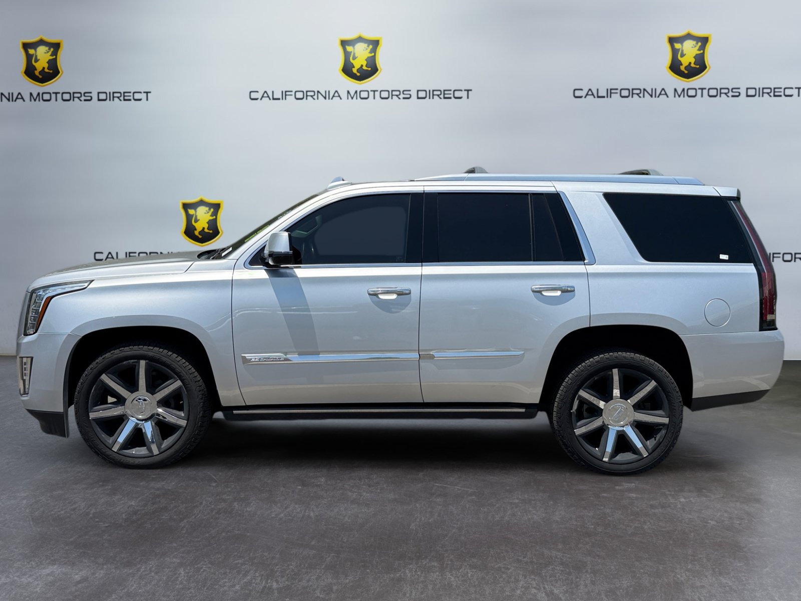 Used 2016 Cadillac Escalade Premium AWD/4WD image 2