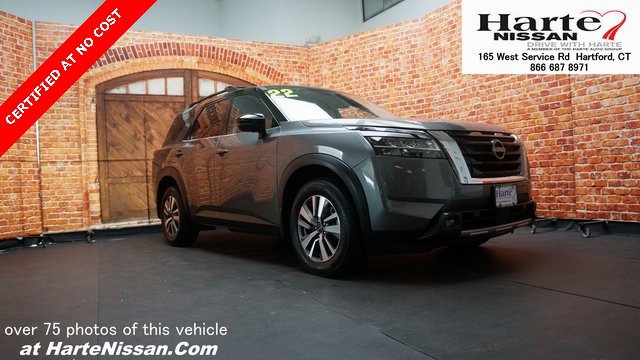 Used 2022 Nissan Pathfinder SL image 1