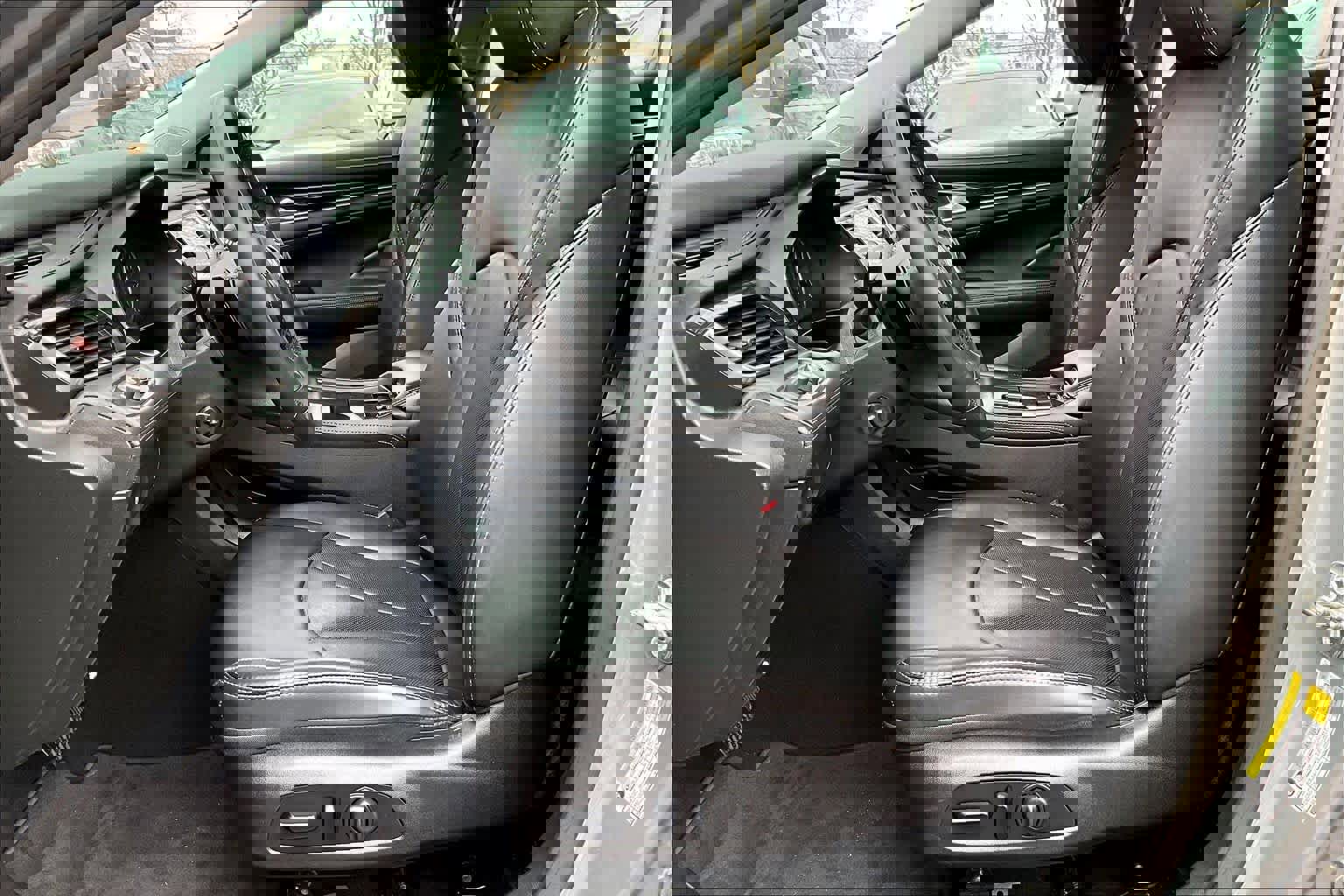 Used 2017 Buick LaCrosse Essence image 8