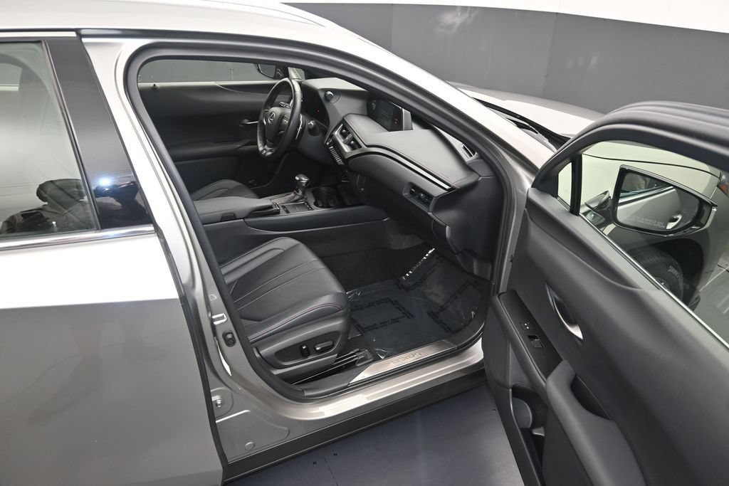 Used 2019 Lexus UX 200 F Sport w/ F Sport Premium Package FWD image 10