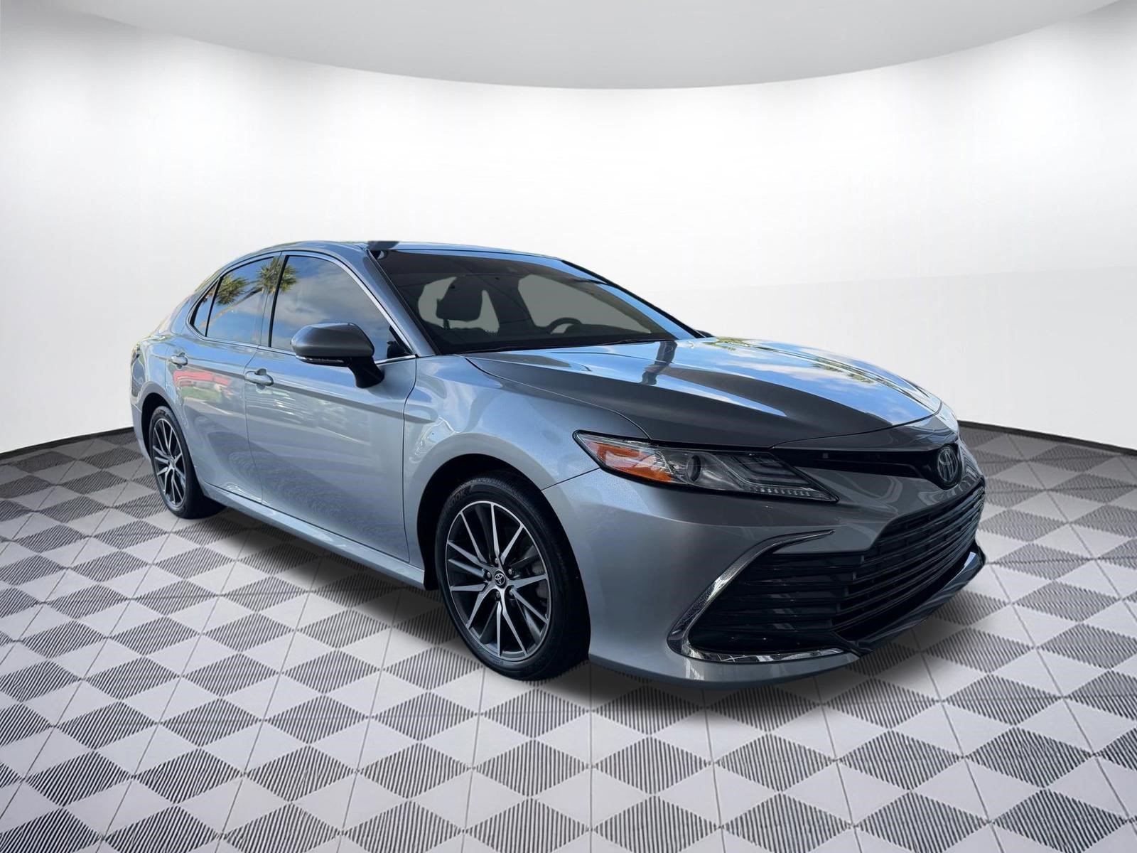 Used 2023 Toyota Camry XLE FWD image 7