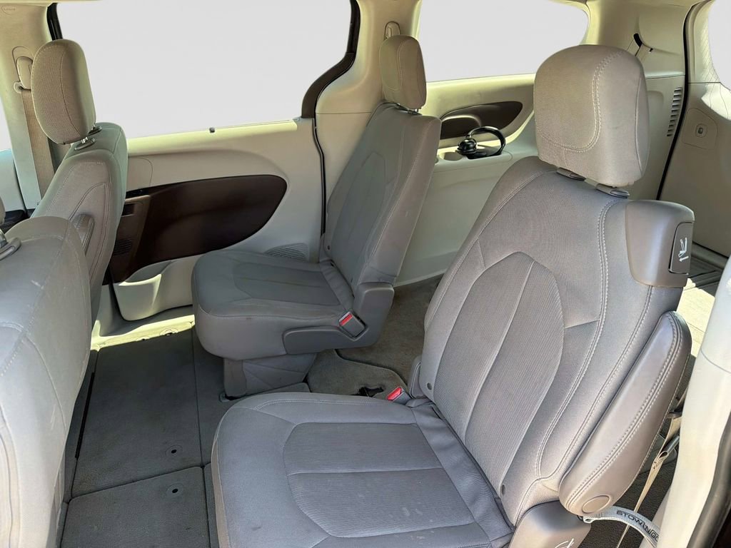 Used 2018 Chrysler Pacifica Touring Plus FWD image 13