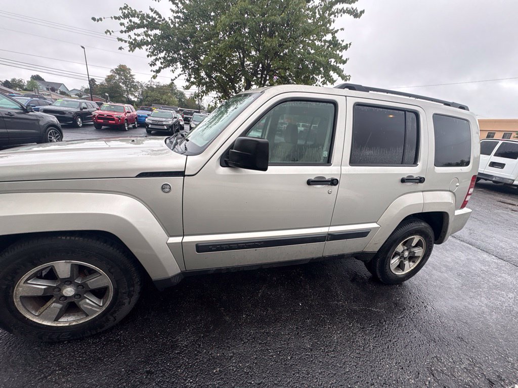 Used 2008 Jeep Liberty Sport w/ Popular Equipment Group AWD/4WD image 4