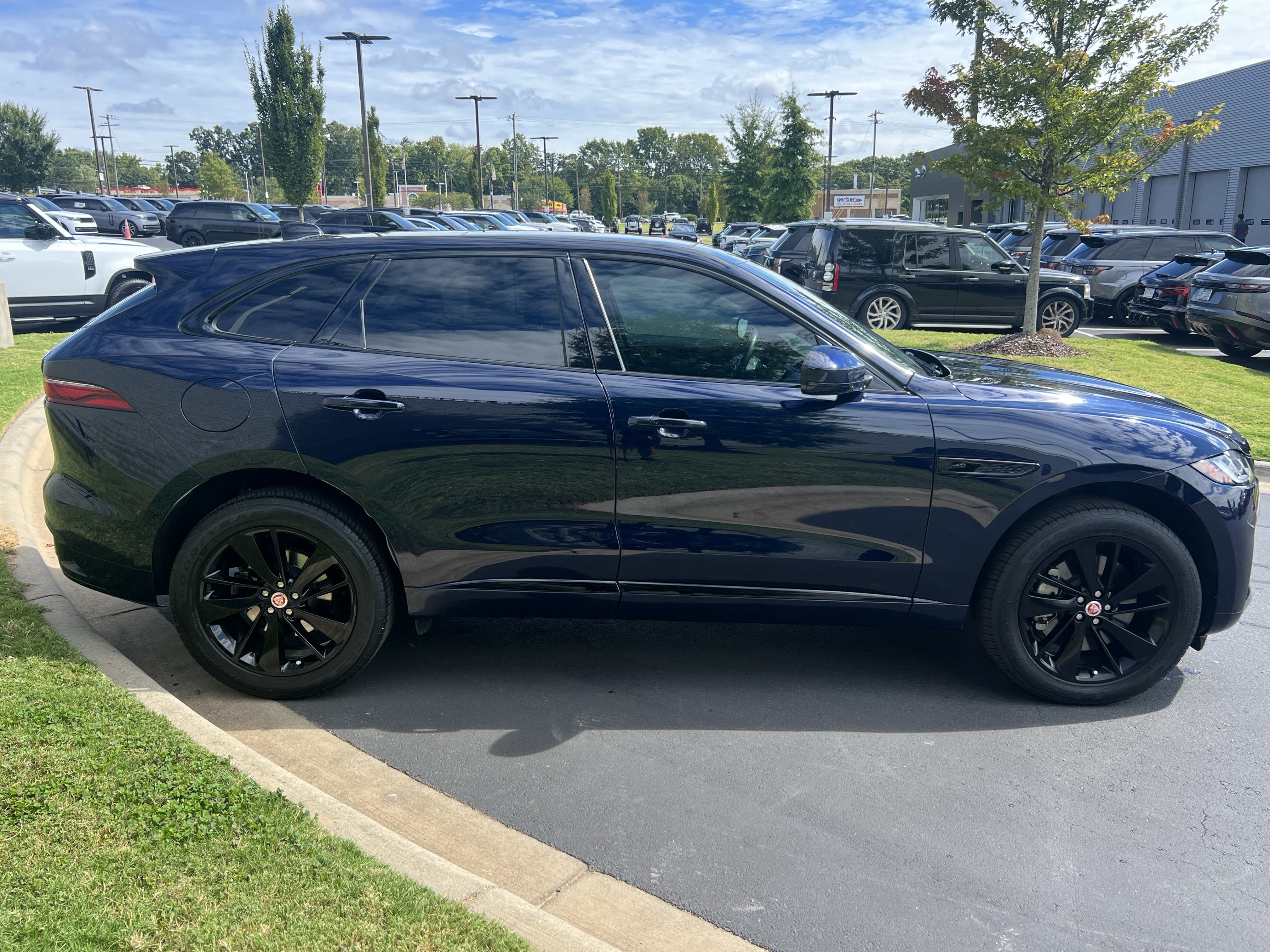 Certified 2023 Jaguar F-PACE R-Dynamic S AWD/4WD image 8