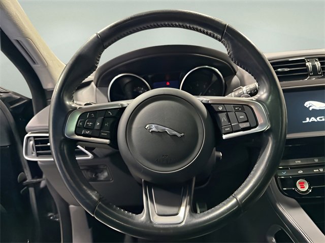 Used 2019 Jaguar F-PACE Prestige image 16