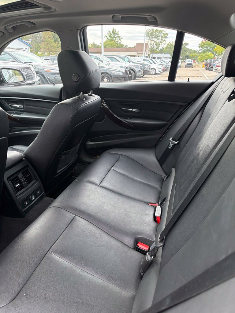 Used 2015 BMW 328i xDrive Sedan AWD/4WD image 9