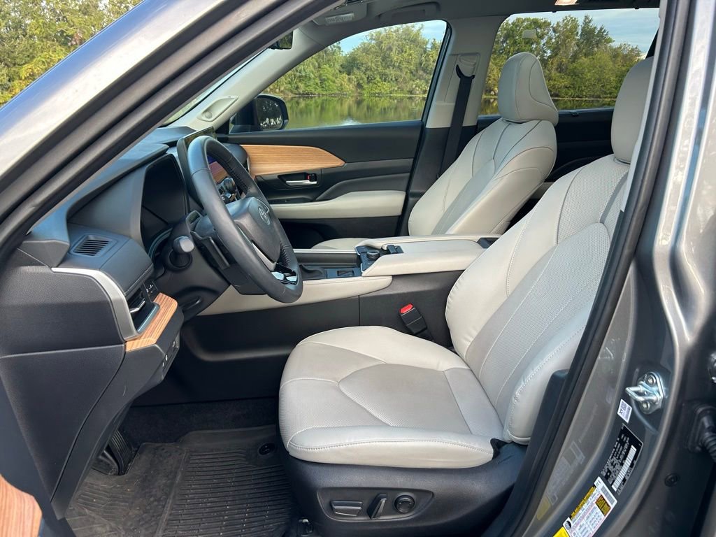 Certified 2025 Toyota Grand Highlander AWD image 15