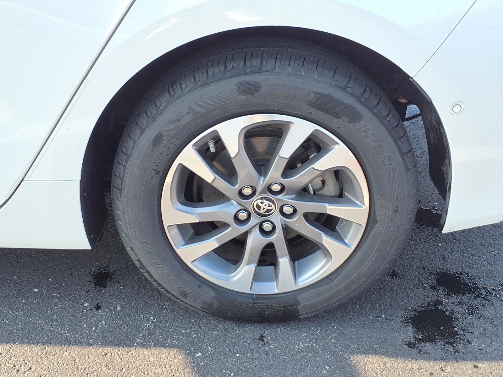 Used 2019 Toyota Prius Limited w/ Premium Convenience Package image 22