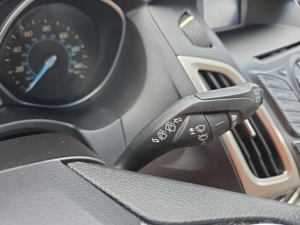 Used 2014 Ford Focus SE w/ SE Winter Package FWD image 20
