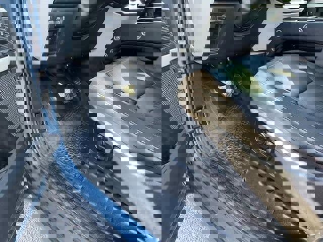 Used 2020 Land Rover Defender 110 SE image 27