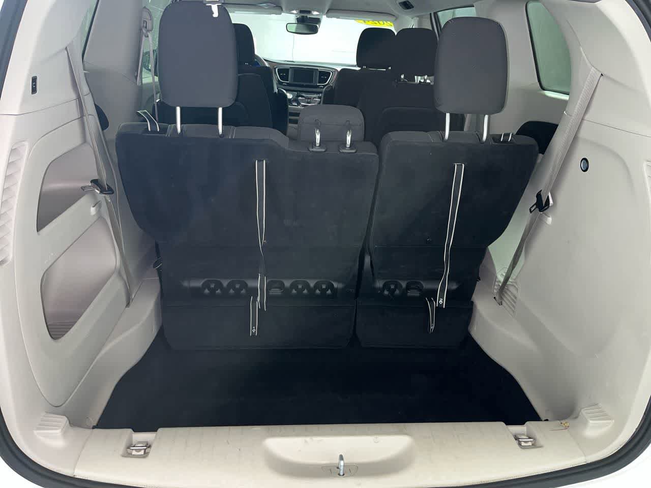Used 2024 Chrysler Voyager LX FWD image 27