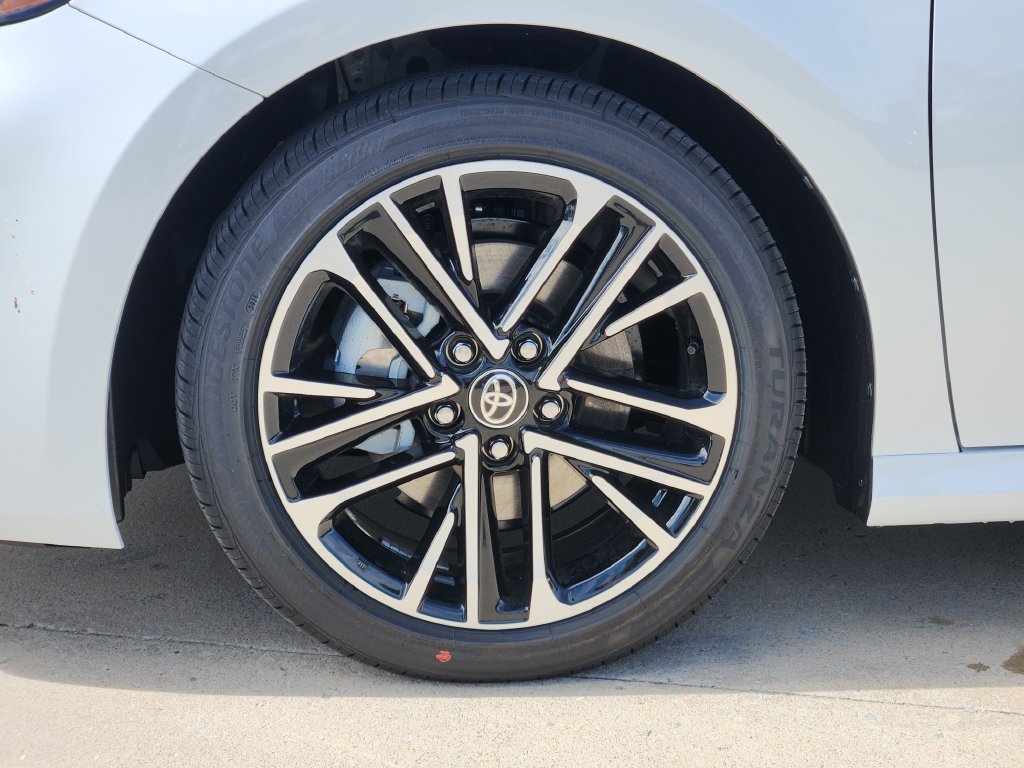 New 2026 Toyota Camry Hybrid FWD image 10